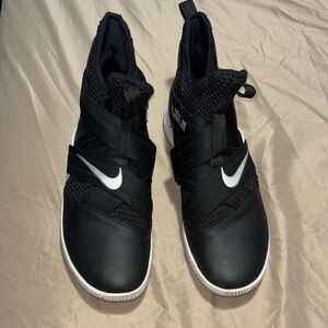Nike men’s Black Basketball Shoes
